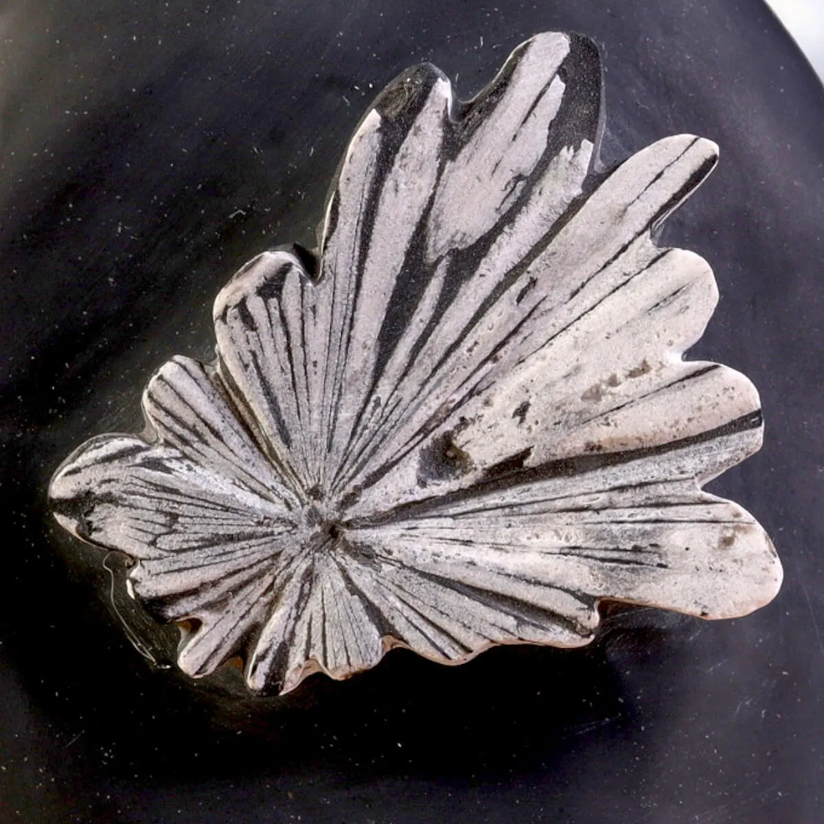 Chrysanthemum Stone - Natural Stone Flower. - CRH-02